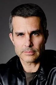 Foto de Gregory Calpakis interpretando a Vince en En el punto de mira