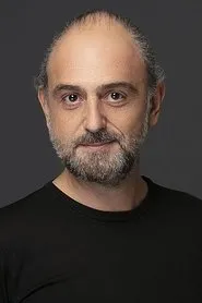 Retrato de Güçlü Yalçıner