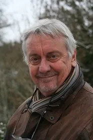 Guy Slater en The Grass Widows