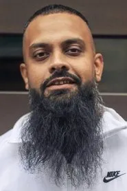 Guz Khan en Beauty and the Beast: A Comic Relief Pantomime for Christmas