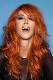 Hande Yener en Kraliçe Fabrika'da