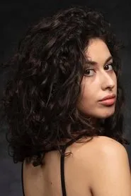 Hande Yılmaz en Tácticas en el amor 2