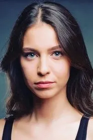 Foto de Hazal Adıyaman como Ece Öztuna