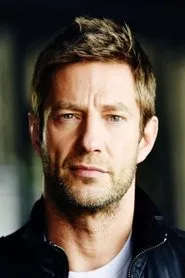 Foto de Igor Jeftic como Philip 'Fibbes' Breuer