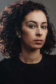 Foto de Ikram Aoulad L'Ahcen interpretando a Abida en Control