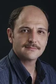 Foto de Ilkay Akdagli interpretando a Hüseyin en Gece 11.45
