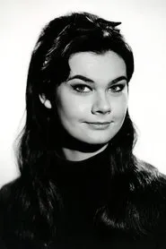 Imogen Hassall en White Cargo