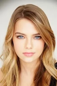Foto de Indiana Evans como Natalie Crawford