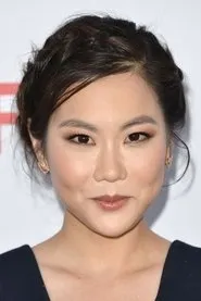 Foto de Irene Choi como Dixie Sinclair