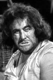 Ivor McFadden en Treason