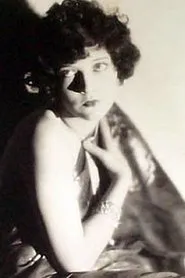Ivy Harris en Just Married