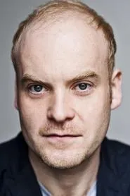 Foto de Jack Tarlton interpretando a Det. Sgt. Webster en The Cater Street Hangman