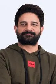 Jaideep Ahlawat en Hazy Grey Skies