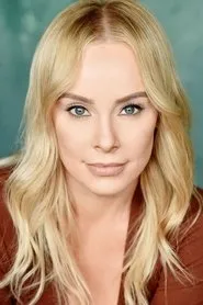 Foto de Jaime Bergman interpretando a Kim Dominguez en Screwball: The Ted Whitfield Story