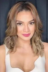 Foto de Jenny Miller interpretando a Mina Cruz en Ngayong Nandito Ka