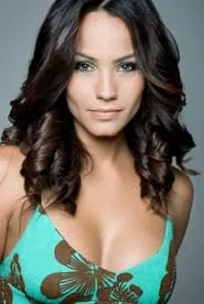 Foto de Jessica Mas interpretando a Maya en Rudo y Cursi