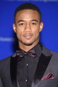 Jessie T. Usher en Smile