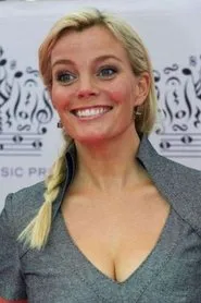 Foto de Jill Flanter interpretando a Countess Galina Kochilova en Dos superpolicías
