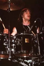 Foto de Jimmy Chamberlin interpretando a Self en Rush: Beyond the Lighted Stage