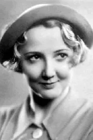 Joan White en Blithe Spirit