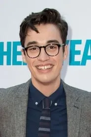 Joey Bragg en The Outfield