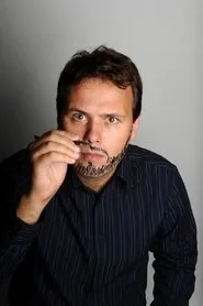 Retrato de John Finnemore