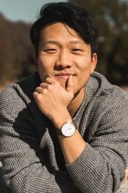 Foto de Joon Lee como Terrence 'TK' Kang