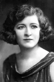 Josephine Earle en The Blue Envelope Mystery