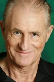 Julian Chagrin en The Inn Way Out