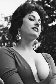 June Palmer en The Nine Ages of Nakedness