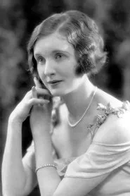 June Tripp en El enemigo de las rubias