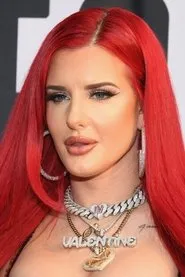 Justina Valentine en Fuhgeddabout Christmas