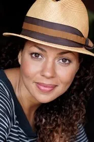 Foto de Kathryne Dora Brown interpretando a Camile Stewart en To Dance with Olivia