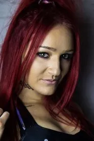 Kellyanne Salter en SHIMMER Volume 91