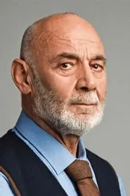 Retrato de Kenan Bal