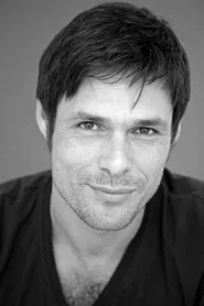 Retrato de Kenan Raven