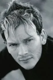 Foto de Kevin Lucero Less como FBI Agent