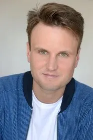 Foto de Kevin Vågenes como Siri Soot / Rune Soot / Putti