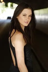 Retrato de Kira Verrastro