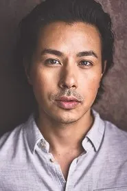 Foto de Koa Lang interpretando a Sam en The Dead Ones