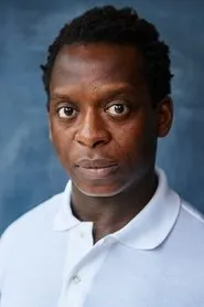 Retrato de Kobna Holdbrook-Smith