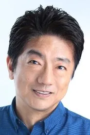 Foto de Koji Ishii interpretando a Chief of Staff Damaras (Voice) en Kaizoku Sentai Gokaiger - El barco volador fantasma