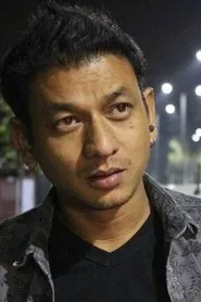 Krishna Singh Bisht en La cinta de Álex