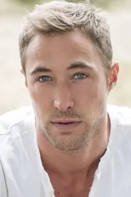 Kyle Lowder en A Mermaid for Christmas