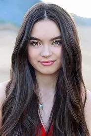 Foto de Landry Bender como Cleo Bernstein