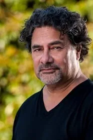 Lani John Tupu en Send a Gorilla