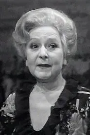 Foto de Laura Carli interpretando a Laura, moglie di Carlo en Blancanieves y los siete ladrones