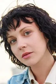 Laura Hajek en The Wrong Movie