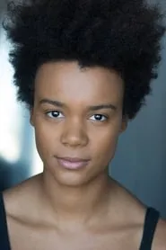 Foto de Leah Harvey interpretando a Holly en The Assessment