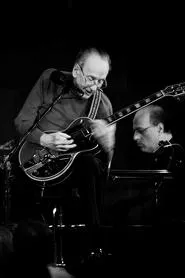 Les Paul en Before the Music Dies